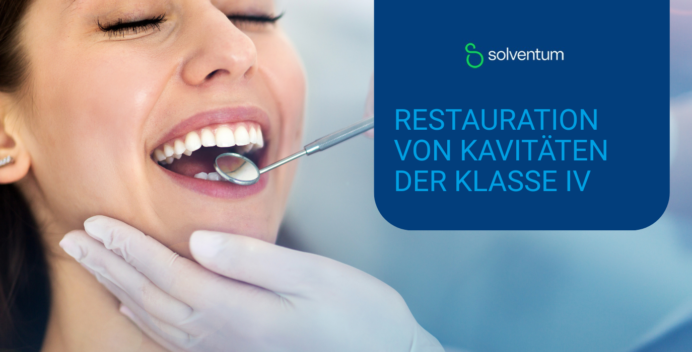 Zahnarztpatientin wird behandelt